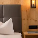 ホテル Alphof Stubaital 4*
